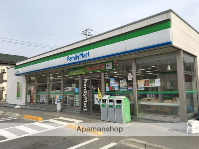 スーパー　ファミリーマート（スーパー）まで1300m