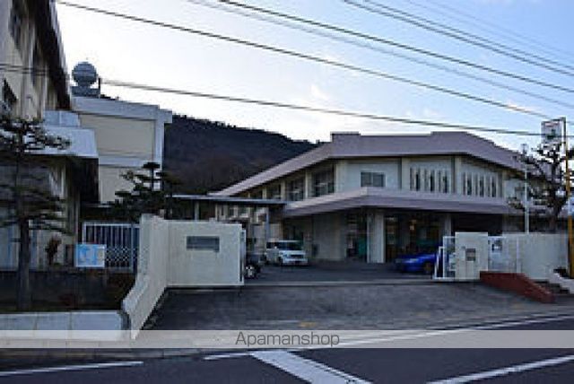 小学校　高松市立屋島東小学校（小学校）まで894m