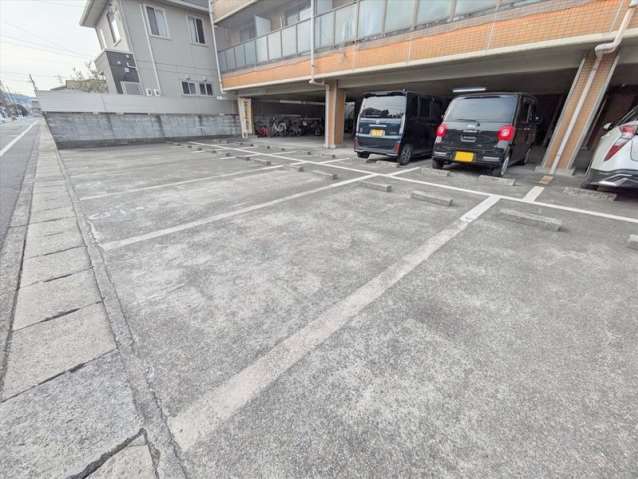 駐車場　駐車場