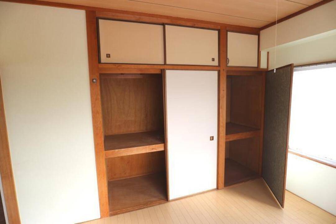 収納　押入れ