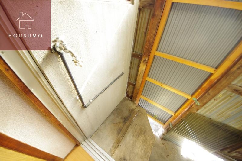 バルコニー　暖かな日差しのふりそそぐバルコニー