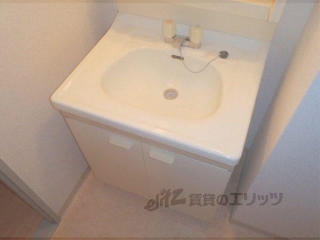 洗面設備　独立洗面台です。