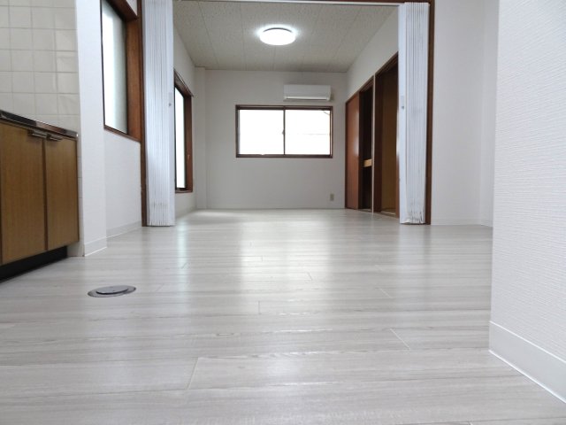 安田マンションの居間写真