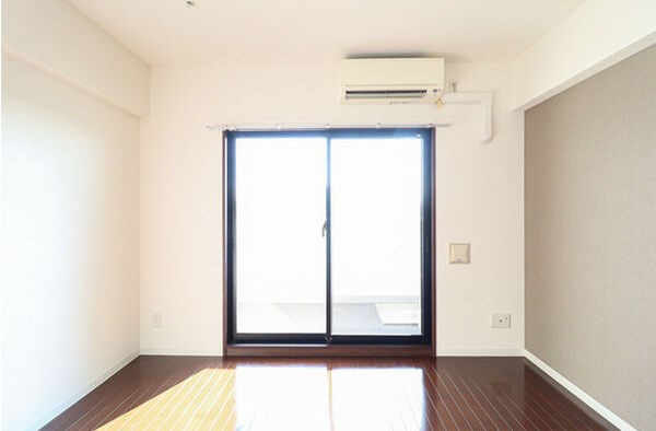 居室・リビング　コンパクトで使いやすい洋室です