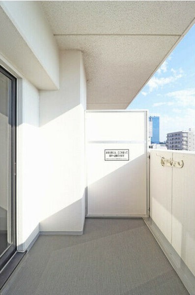 バルコニー　開放的で明るい空間を演出してくれるバルコニーです