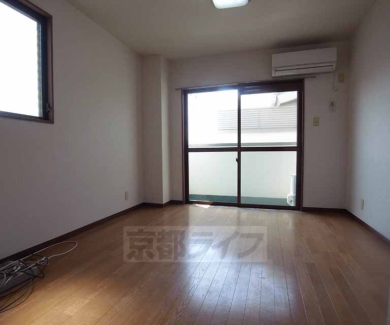 居室・リビング　明るいお部屋になります。