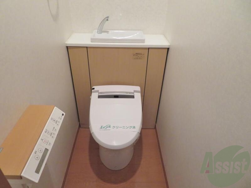 トイレ　各機能付きの嬉しいトイレです。安心してご使用できます。