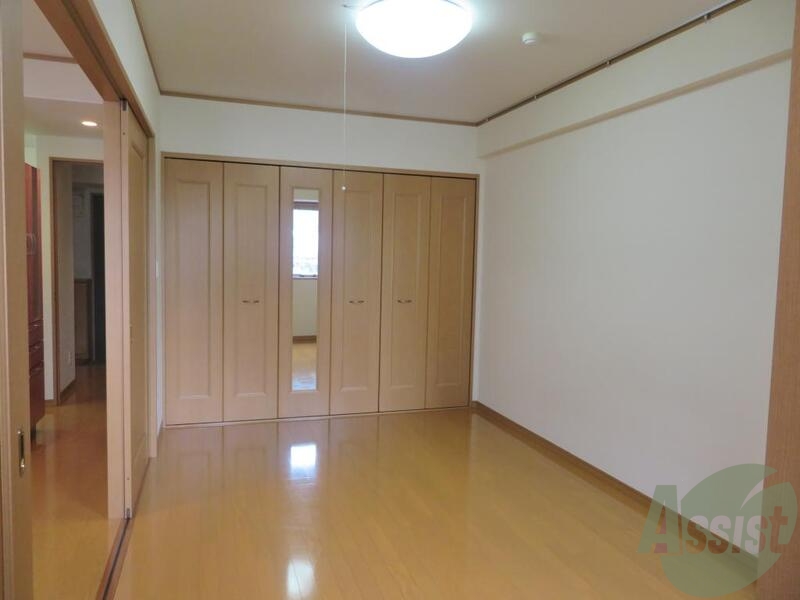 その他部屋・スペース　隣の洋室になります。こちらも広くておてものびのび出来ますよ。