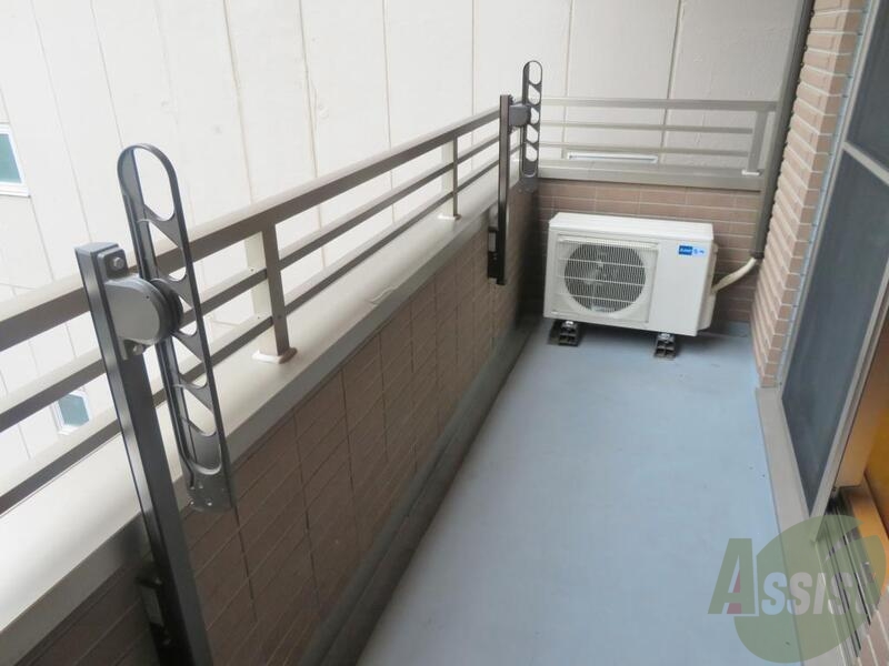 バルコニー　バルコニーも広いので深呼吸できます。一服も良いですね。