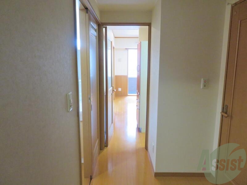 玄関　玄関から撮ってみました。奥行きが分かりますね。