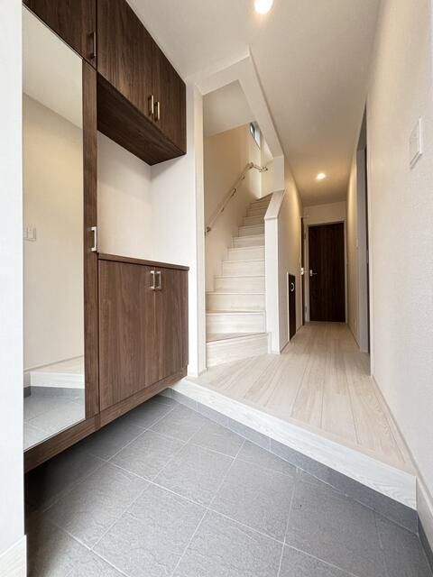 玄関　下駄箱がついているので、片付いた玄関をキープできます！