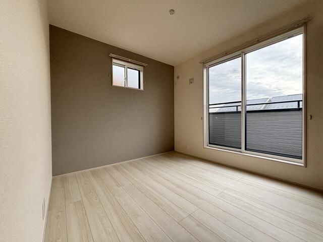 その他部屋・スペース　２面採光なので、明るく風通しのよい過ごしやすいお部屋です♪