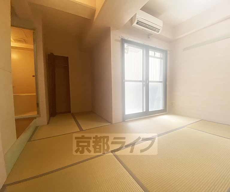 居室・リビング　落ち着いた雰囲気のお部屋です