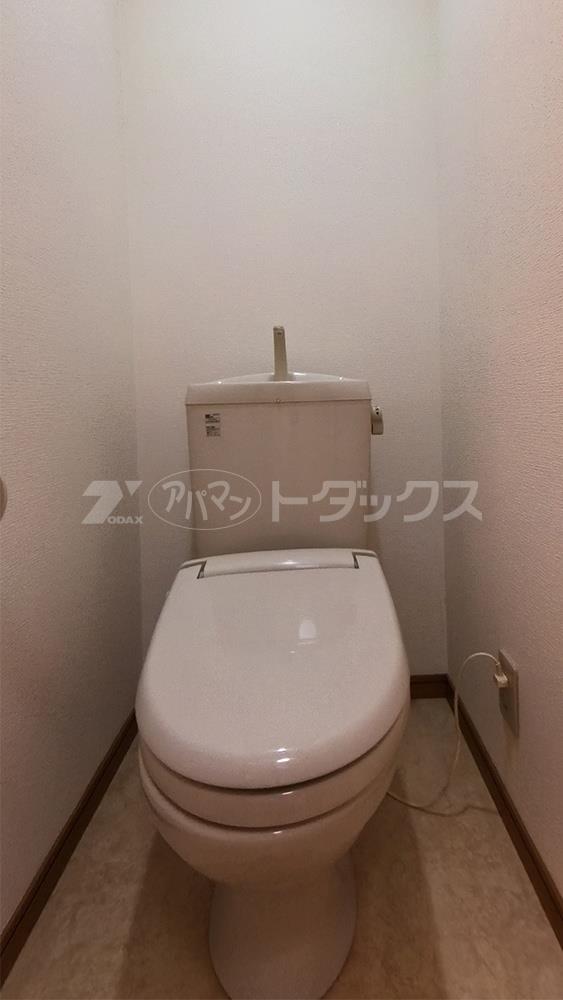 トイレ　同じ間取りの同じ階の別のお部屋の写真です