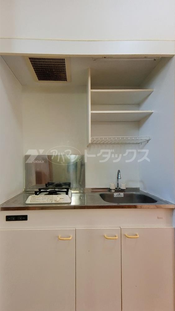 キッチン　同じ間取りの同じ階の別のお部屋の写真です