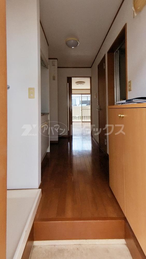 玄関　同じ間取りの同じ階の別のお部屋の写真です