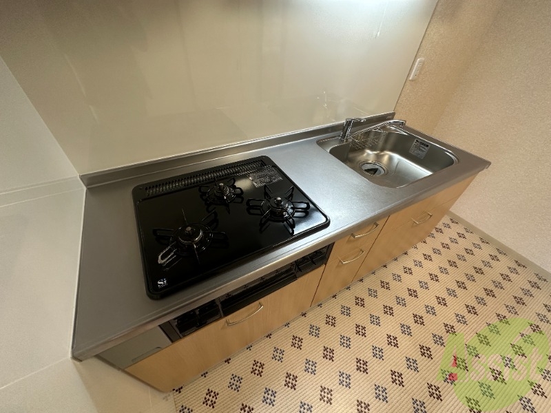 キッチン　調理スペースが確保されていて使いやすそうな印象でした。