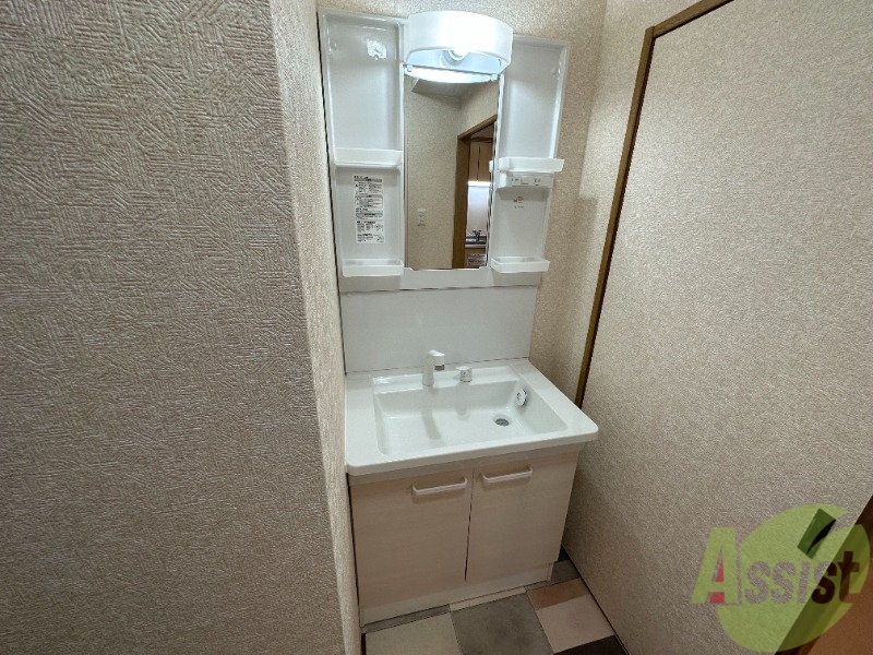 洗面設備　シャンプードレッサー。身支度はここでばっちり。