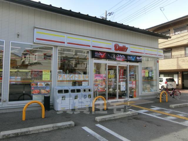 コンビニ　デイリーヤマザキ　長岡京友岡店（コンビニ）まで488m