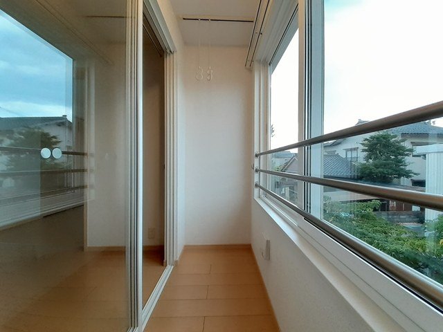 その他部屋・スペース　サンルーム。雨の日や冬でも安心して洗濯物が干せます！