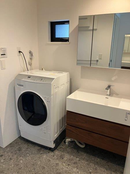 洗面設備　ドラム式洗濯乾燥機（設備）