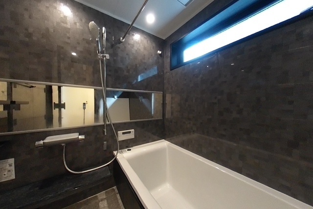 バス・シャワールーム　１階浴室　追焚機能　浴室暖房乾燥機