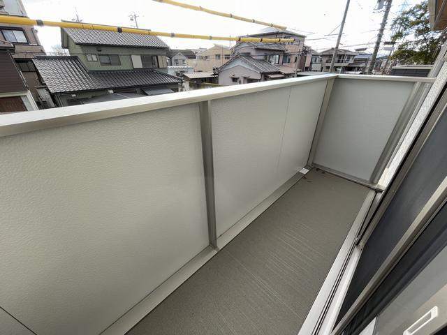 バルコニー　南向きで日当たり良好です。