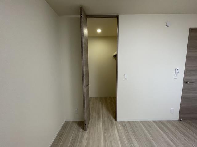 収納　収納が十分なウォークインクローゼット付きです。