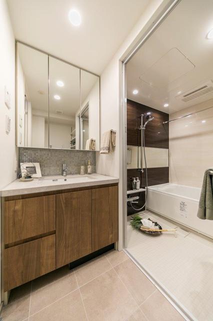 洗面設備　※写真は同タイプ住戸です。