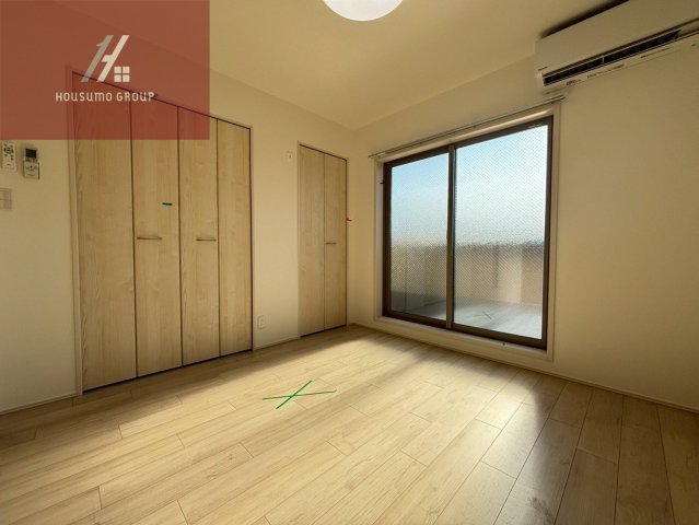 その他部屋・スペース　開放的な寝室です