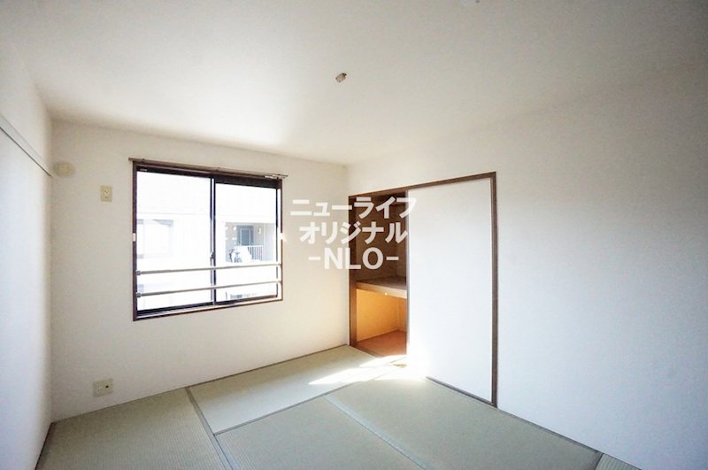その他　畳の肌触りが心地良い和室があります♪