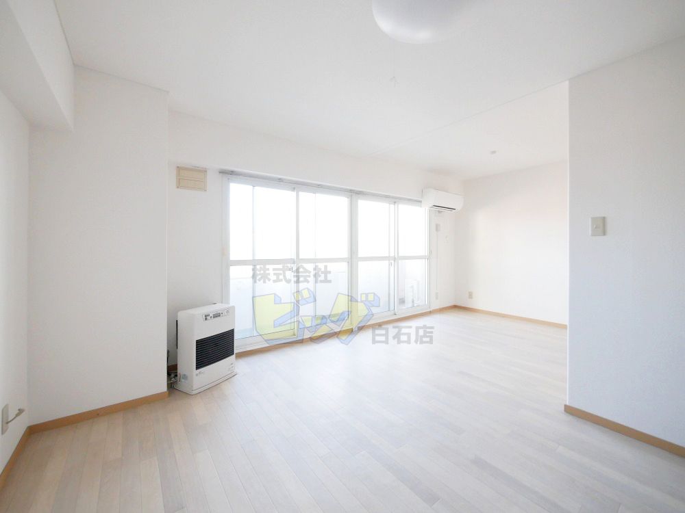 居室・リビング　日当たり良好で明るいリビングです♪