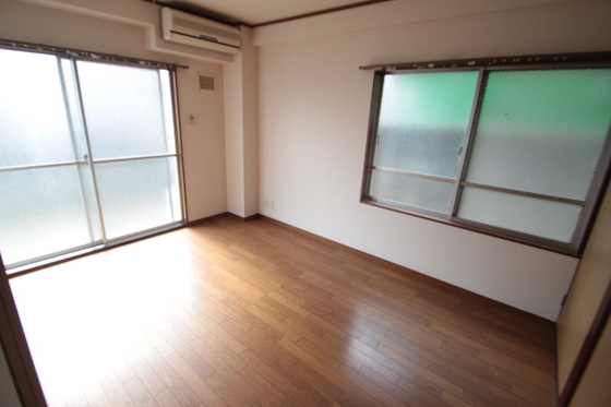 居室・リビング　※別部屋の写真です