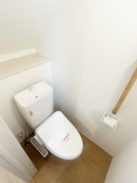 トイレ　温水洗浄機能付きのトイレ
