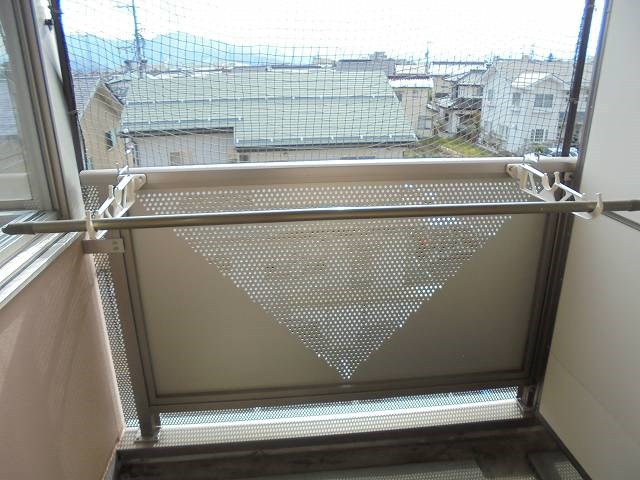 バルコニー　写真は302号室です。(参考)
