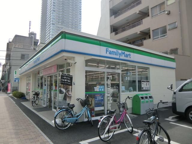 コンビニ　ファミリーマート（コンビニ）まで150m