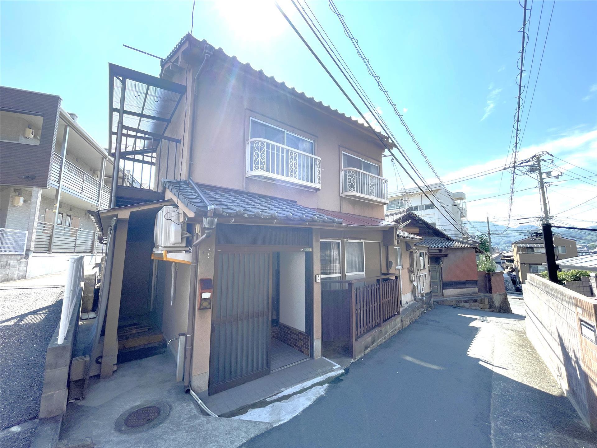 建物外観　1982年築　西鹿田1丁目3番戸建