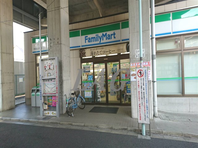 コンビニ　ファミリーマート　京成四つ木駅前店（コンビニ）まで100m