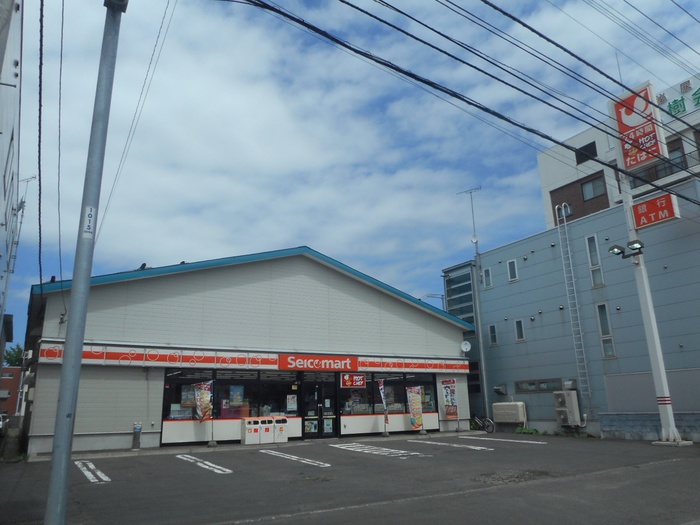 コンビニ　セイコーマート（コンビニ）まで120m