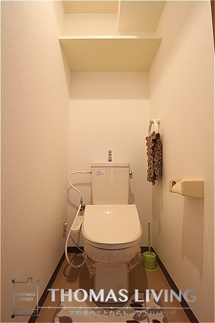 トイレ　温水洗浄便座付きで快適です。