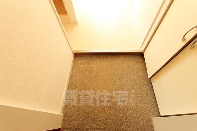 地下鉄千日前線 日本橋駅 徒歩2分 6階建 築41年の玄関写真