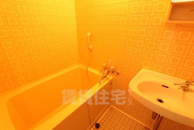 地下鉄千日前線 日本橋駅 徒歩2分 6階建 築41年の風呂写真