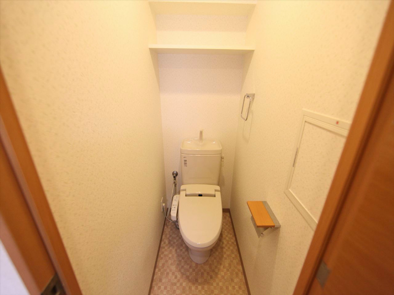 トイレ　温水洗浄暖房便座付トイレ