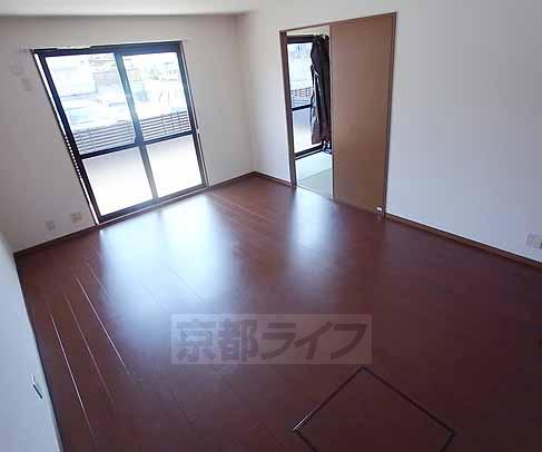 居室・リビング　広々したリビング