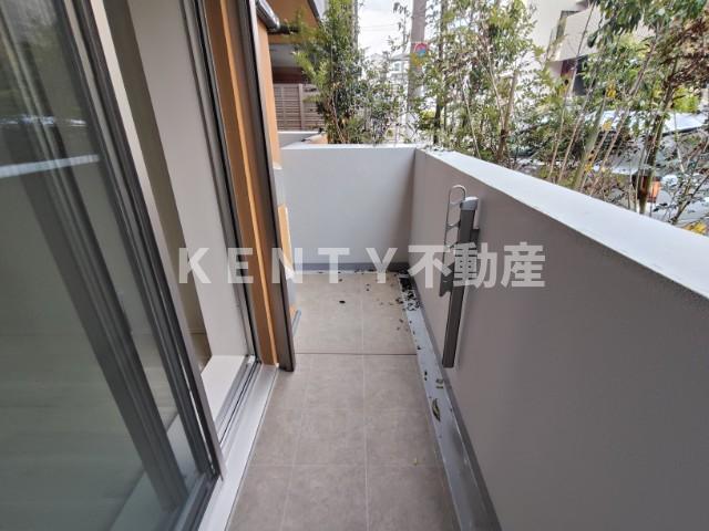 バルコニー　外からの目が気にならないバルコニーで洗濯物が干せます