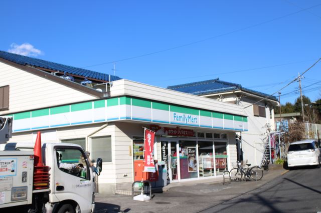 コンビニ　ファミリーマート（コンビニ）まで380m