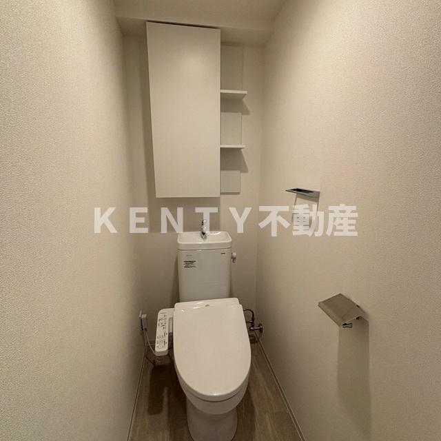 トイレ　落ち着いた色調のトイレです