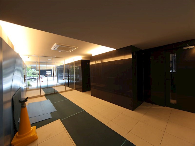 エントランス　エントランス　オートロック　宅配ＢＯＸ　防犯カメラ