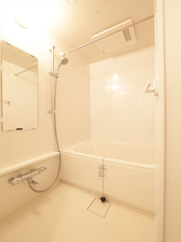 バス・シャワールーム　浴室暖房乾燥機付　追い焚き・オートバス機能付お風呂