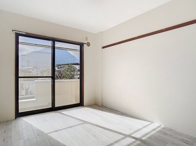 居室・リビング　サンプル写真になります。ゆったりとした居間です